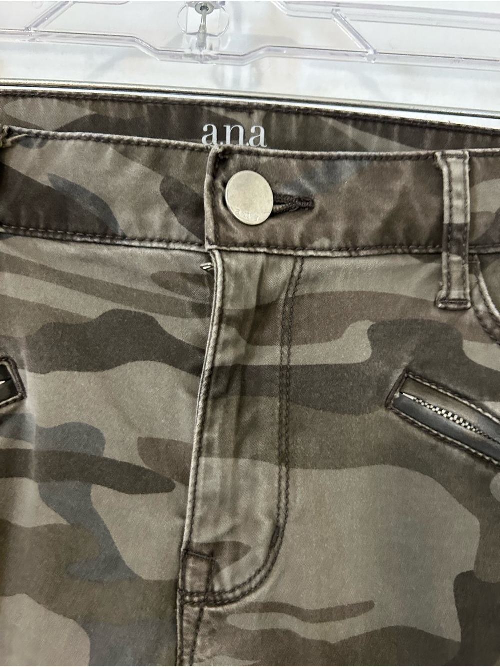 a.n.a Women's Camouflage Jeggings Pants - Olive & Dark Green